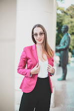 Roxana Laza